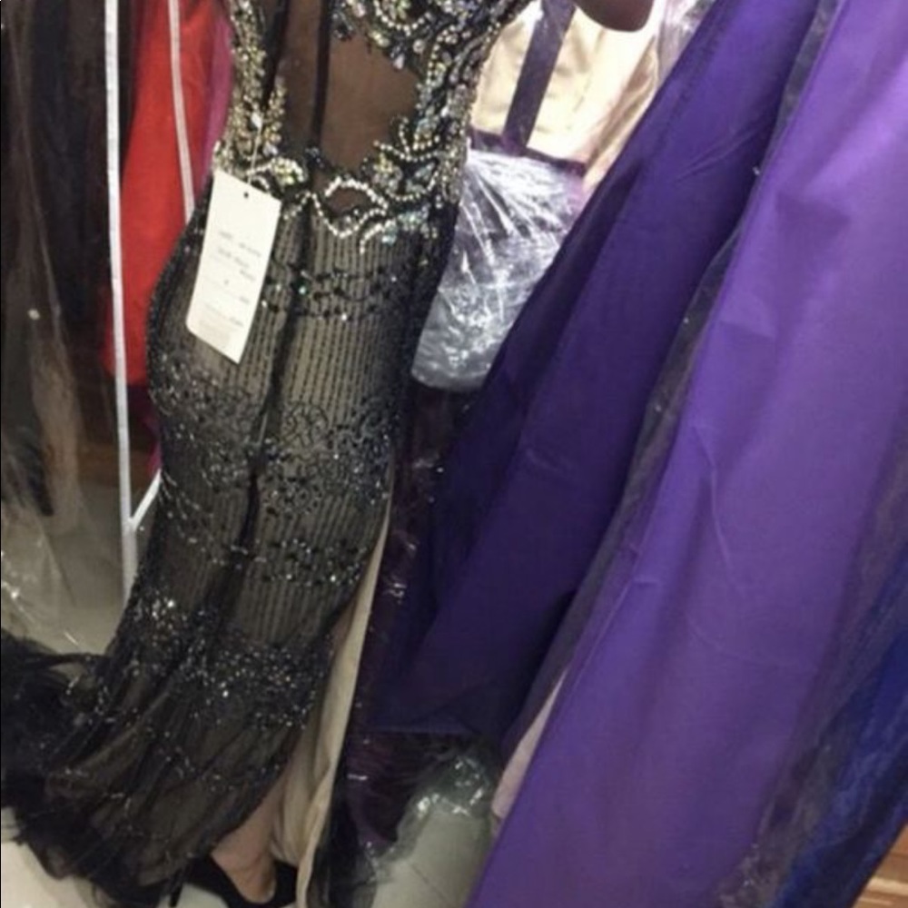 Dress - Picture 5 of 7